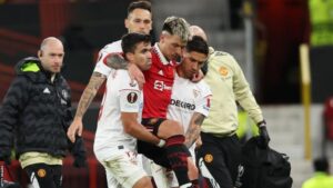 Manchester United star Lisandro Martinez injured 'better than expected' despite using crutches
