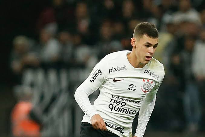 Fabrizio Romano hints at Liverpool boost amid links with ‘one of the best DMs’ around