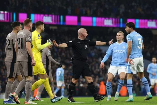 FA and PGMOL ‘make decision’ on referee Simon Hooper after controversial blunder against Man City